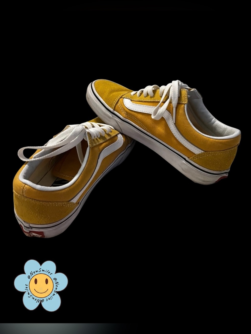 Vans ~Yellow Suede
Women’s size 7.5 
Men’s size 6 
Classic Lace Up Style
Unisex